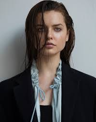 Molly Overton's Instagram, Twitter & Facebook