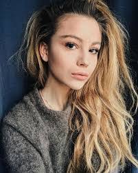 Clara Noel's Instagram, Twitter & Facebook