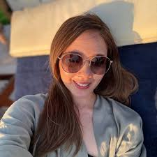 聽過一個江湖傳聞about GENZ 1. send呢個emoji 😂 既人係老2.工作上同長輩先會用WhatsApp，￼私底下用ig inbox  Snapchat Snapchat Be real 3. Ig story 用boomerang =80/90後Errrrrrm 仲有乜？ ￼