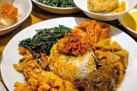 Rendangnya mantap, harga bersahabat ajibb banget udaahhh. 7 Rekomendasi Rumah Makan Padang Di Surabaya Semuanya Enak