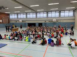 1 year, $990,000 qb colt mccoy: Dbs Brennballturnier Mit 4 Und 5 Klassen Dietrich Bonhoeffer Schule