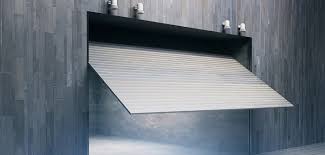 Die frage, die sich mir stellt, ist, ob sowas überhaupt hätte genehmigt werden dürfen ohne die zustimmung der nachbarn zu erhalten. Die Garage Als Blickfang Viel Mehr Als Nur Ein Abstellplatz Furs Auto