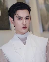 Me when I see a couple😆 HAHAHHA Imbis paganon ginanon😀