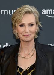 Dark razor cut hairstyle for short hair. Layered Razor Cut Looks Stylebistro