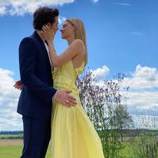Born december 3, 1980) is an american actress and dancer. Verlobungen 2020 Diese Stars Werden Bald Heiraten Vogue Germany