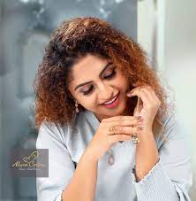 noorin shereef نورن شريف on instagram sun collection rejuvenates your day from almacarinofinejewellery arshalphotography jaan moni das laamiya c k nel 2020