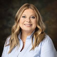 Paula Elliot's Instagram, Twitter & Facebook