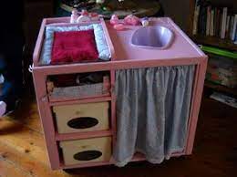 sous le sapin nous avons mis une table a langer la p tite frisee table a langer deco salle de jeux fabriquer table a langer