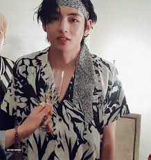 Don't forget to rate and comment if you interest with this wallpaper. Grammys Gif Taehyung Kim Taehyung V Taehyung