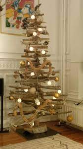 La simple croix en bois sur laquelle clouer votre sapin. Sapin De Noel En Bois Flotte Une Idee Qui Nait A La Plage Sapin De Noel En Bois Flotte Sapin Noel Bois Noel Bricolage Bois