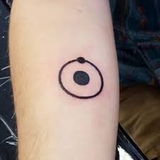 Atom tattoos that you can filter by style, body part and size, and order by date or score. Tattoo Uploaded By Leo Orsnes Hydrogen Tattoo Hydrogen Atom Science Universe 724755 Tattoodo