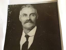 Hello Berrigan from Roswell, New Mexico. My father, Murray Lloyd Davis, son  of Florence and Ernest Davis, was born there. I visited a few times as a  child before emigrating to the