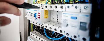 I will not investigate any suspicious noises the fuse box in my bedroom would beg to differ. Symptoms Of A Faulty Fuse Box Common Fuse Box Problems