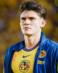 📷 #DesdeElNido volando juntos Raúl Jiménez y Diego Lainez,  #ÁguilasDesdeLaCuna poniendo el nombre de 🇲🇽 en alto. #ÁguilasTricolor 🦅