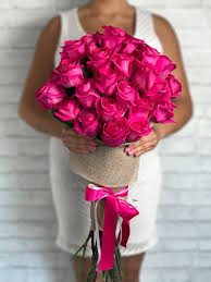 Send Beautiful Flowers To Her As A Birthday Gift And Make Her Smile With A Thoughtful Bouquet Of Birthd Flower Delivery Same Day Flower Delivery Luxury Flowers
