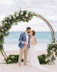 Best Bahamas Wedding Venues Resorts Beaches More Nassau Wedding Venues Wedding Venues Beach Bahamas Wedding Venues Beach Wedding Emerald