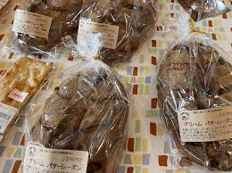 埼玉県寄居町の天然酵母のパン屋さん「ノラのパン：グラハムバターレーズン」を求めて「おにっこハウス」さんに行ってきました。 | あらかわプレス