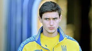 Рома́н оле́гович яремчу́к — український футболіст, центральний нападник бельгійського клубу «гент» та збірної україни. Chomu Ni Mene Zh Dinamo Vikinulo Na Vulicyu Roman Yaremchuk Pro Mozhlivist Transferu V Shahtar