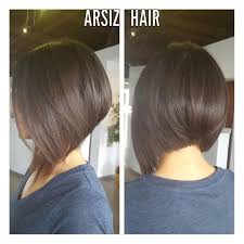 Cut your hair at an angle, shorter in the back and longer towards the front, with irregular layers throughout. Kurze Bob Frisuren Fur Feines Haar Angled Bob Haircuts Angled Bob Hairstyles Bob Hairstyles For Fine Hair