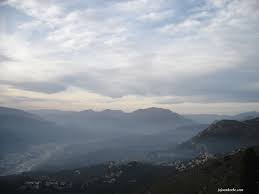 C'est l'occasion de profiter d'un magnifique avant d'atteindre la route et de nous diriger vers le sommet du mont chauve, nous avons profité de la vue pour faire notre pause repas. Balade Au Mont Chauve Jojo En Herbe