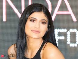 Kylie jenner rocked a bob while grabbing dinner with kendall jenner and some friends. Kylie Jenner Covid 19 After Donating 1 Million Kylie Jenner Teams Up With Cosmetics Company To Produce Hand Sanitisers The Economic Times