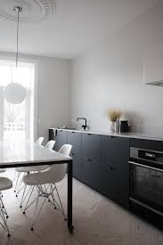 Step by step guidebook on how to cook french foods the easy. Une Cuisine Sans Poignee Pour Une Allure Minimaliste La Pigiste Blogue