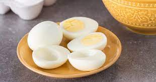 Telur yang berukuran kecil (sekitar 38 gram) mengandung 54 kalori, telur besar (50 gram) memiliki 72 kalori, dan telur jumbo (63 gram) mengandung 90 kalori. Selain Baik Untuk Kesihatan Makan Putih Telur Juga Boleh Buat Badan Mudah Kurus Maskulin