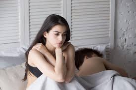 Eine frau will wirklich nicht ihr angespanntes geschnaufe im bett hören. Tabufragen In Der Liebe Diese Zweifel Sind Ein Warnsignal Brigitte De
