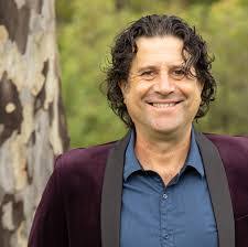 David Hewitt's Instagram, Twitter & Facebook