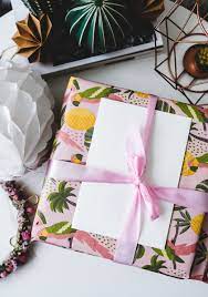 Die taufe ist ein ganz besonderes ereignis und für das kind der erste größere schritt im ergänzend zu einem gekauften geschenk sollte grundsätzlich eine glückwunschkarte geschrieben werden. Geschenke Zur Taufe 3 Ideen Fur Originelle Individuelle Taufgeschenke