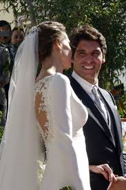 Eva gonzález y cayetano rivera se dieron el 'sí, quiero' el 6 de noviembre de 2015. Eva Gonzalez Wedding Dress Spanish Tv Host Marries Cayetano Rivera In Pronovias Spanishweddi Wedding Dresses Wedding Dresses Cinderella Wedding Dresses Lace