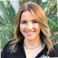 Ashley Drayer's Instagram, Twitter & Facebook