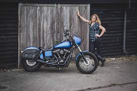 How To Vinyl Wrap A Motorcycle The Girl On A Bike