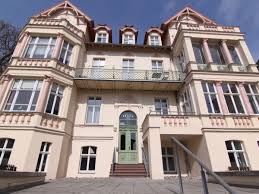 Mit ihrem ganz eigenen, idyllischen charme wirbt die autofreie insel um die gunst der gäste. Ferienwohnung Villa Frisia 18 Seebad Bansin Herr Bjorn Lorenz