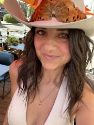 It’s showtime !!! , See you today at Azarias from 3-6pm , #suzikory  #countryrock #azarias #cowgirl #country