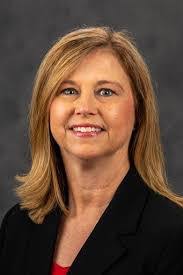 Kelly Cardwell's Instagram, Twitter & Facebook