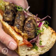 Kofte Ekmek Das Beliebte Turkische Streetfood Kochdichturkisch Blog Rezept In 2020 Streetfood Rezepte Turkisches Essen Rezepte Streetfood