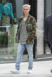 Justin Bieber And Corey Gamble Bump Into Legend Adam Sandler In La Justin Bieber Style Justin Bieber Outfits Justin Bieber