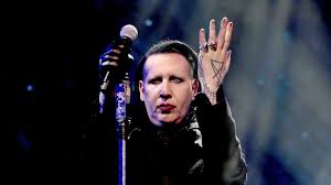 Marilyn manson, born january 5, 1969 in canton, ohio, is an american actor and musician who played the role of ron tully on the fx original series sons of anarchy. Sorge Um Marilyn Manson Schwerer Unfall Bei Konzert Promiflash De