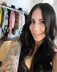 Rhea Richards's Instagram, Twitter & Facebook