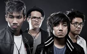 G saat ku sendiri d ku lihat foto dan video c d. Last Child Pedih Chord Lirik Lagu