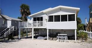 Beach House Holiday Home 5246 Fort Myers Beach Florida Beach House Holiday Home 5246 Is A Holiday Home With A Casas Contenedores Venta De Contenedores Casas
