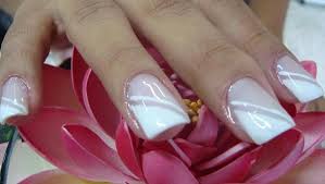 São aquelas unhas longas e pontudas que foram moda nos anos 60 e 70 e agora voltaram com tudo. Unhas Francesinhas Decoradas