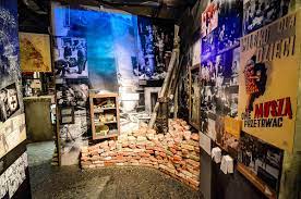 Warszawy, utworzone w 1983 jako muzeum i archiwum powstania warszawskiego. Museum Des Warschauer Aufstands Warschau Touristenattraktionen Tropter Com