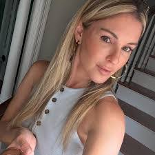 Liz Vandyke's Instagram, Twitter & Facebook