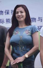 58 岁“富婆” 田丽：从情感深渊到潇洒人生，她经历了什么？