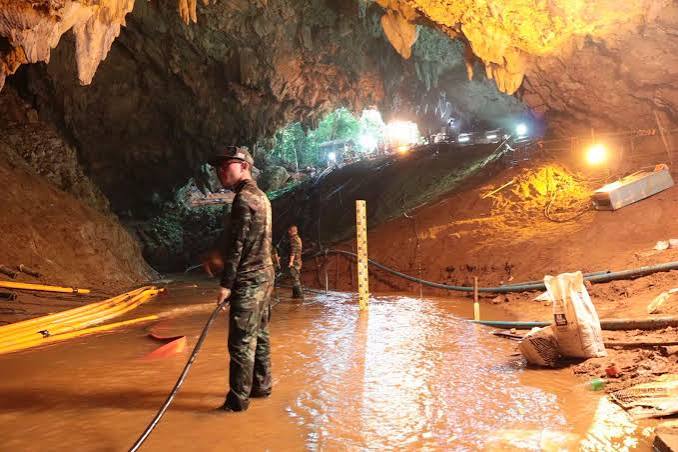 Thai cave rescuers at 'war' against water in race to evacuate boys' soccer team - ABC News