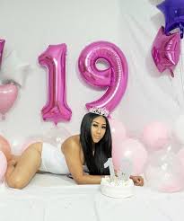 19th Birthday Photoshoot Ideas With Friends Discovered By ƭiana Find Images And Videos On We Heart It The App To Get Lost In What Y In 2020 Birthday Photoshoot 21st Birthday Photoshoot Birthday Girl Pictures