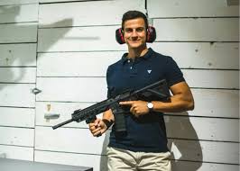 He is a certified plumber who also studied political sciences and law in gent. Dries Van Langenhove Mag Toch Zijn Thesis Afmaken Aan De Uge Gazet Van Antwerpen Mobile