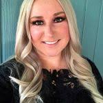 Rachelle Leonard's Instagram, Twitter & Facebook